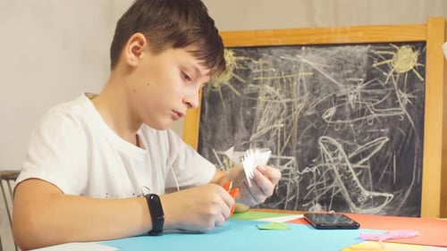 Teen Working in a Creative Studio, Watch Online Lesson on Creativity