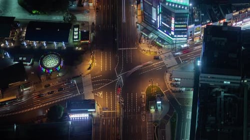 Circulation routière nocturne de la ville d'Osaka (Timelapse)