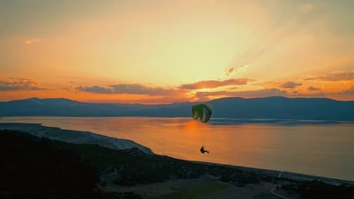 Parapente dans Sunset Cinématographique