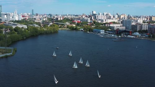 City Pier mit vielen Segelyachten