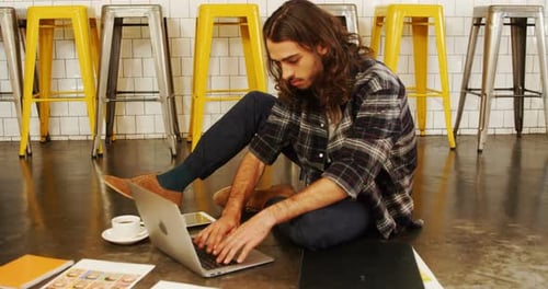 Executives working on laptop 4k