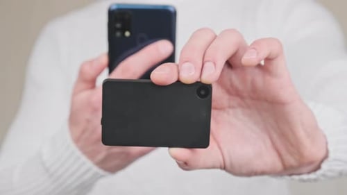 Scanning QR Code with a Modern Cold Crypto Wallet and Smartphone