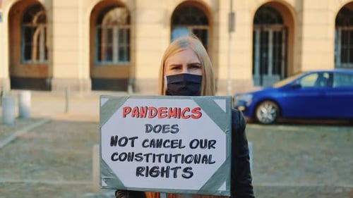 Marcha de protesta para declarar que la pandemia no anula los derechos constitucionales humanos