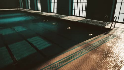 La vista de una piscina pública vacía en el interior