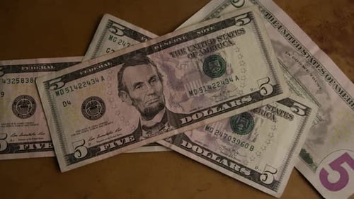Rotierende Aufnahme von amerikanischem Geld (Währung)