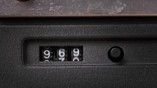 Contador de carrete mecánico antiguo vintage del casete de audio en la grabadora de cubierta de cinta