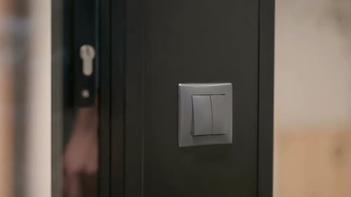 Ligando a luz do botão de eletricidade