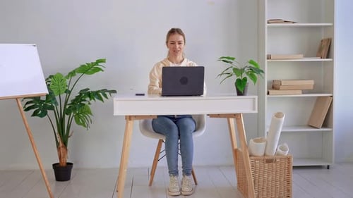Portrait indépendant sur le lieu de travail