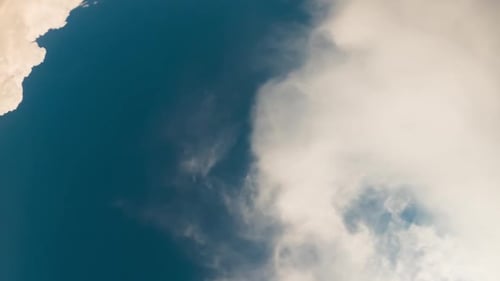 Zeitraffer der Wolken. Schlechtes Wetter. Regen, Wolken. Änderung des Wetters