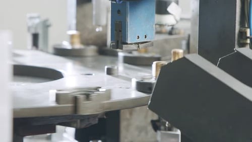 Automated assembly line for metal parts in the automotive industry