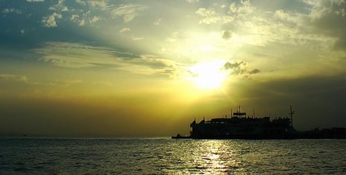 El muelle en la puesta de sol