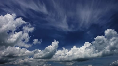 Dramático Time Lapse entre nubes de tormentas monzónicas tropicales