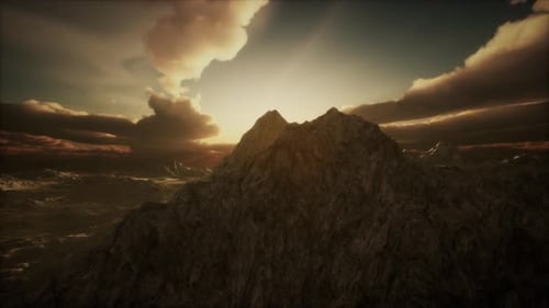 Sonnenstrahlen über Bergen in einem Tal
