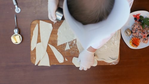 Cortar la masa en círculos