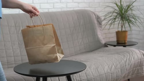 Regalo ecológico sobre la mesa