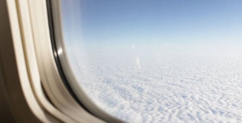 Vue aérienne depuis la fenêtre de l'avion - 02