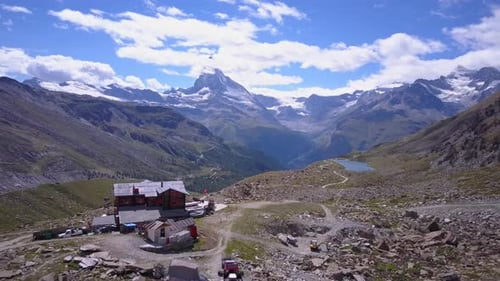 Vue aérienne par Drone de Zermatt au lac Stellisee, mont Cervin, Suisse.