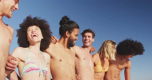 Amigos frente al mar