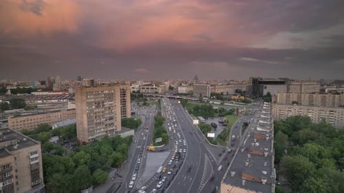 Sehr schöner Sonnenuntergang über Moskau, Blick Richtung Stadtzentrum