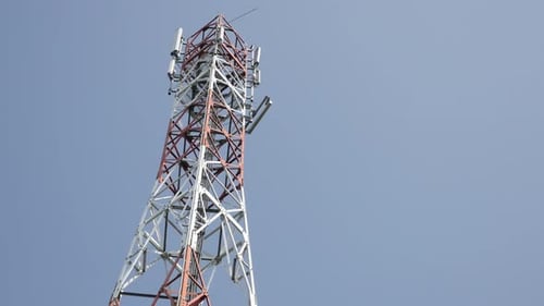 Antenne Antennenanlage Telekommunikation Repeater Hintergrund 4K 3840X2160 UHD kippbares Filmmaterial - Outdo
