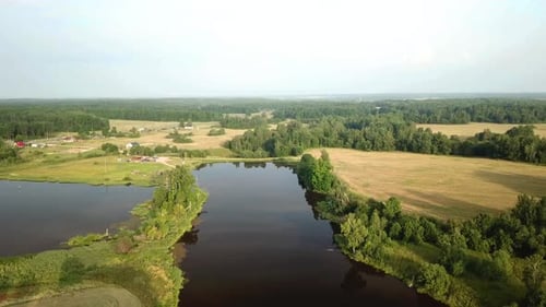 Beau paysage du lac Luchinovka 06