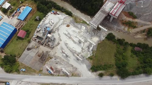 Brücke bauen mit einer Arbeiterantenne