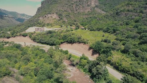 Berg- und Fluss-Luftaufnahme