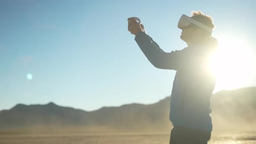 Mann mit VR-Headset