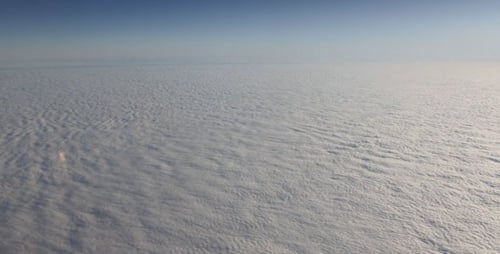 Vue aérienne depuis la fenêtre de l'avion - 04
