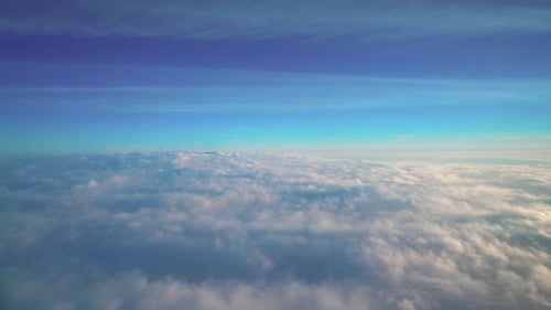 Por encima de las nubes