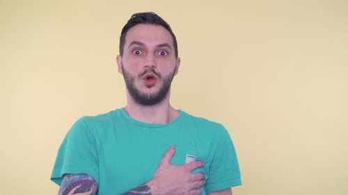 Jeune homme suffoquant