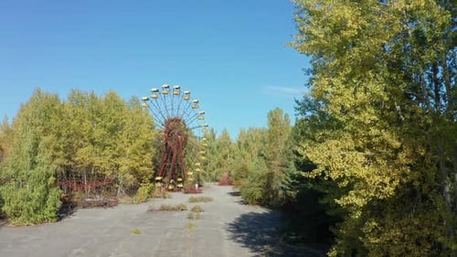 Abandoned Ferris Wheel in a Desolate Amusement Park