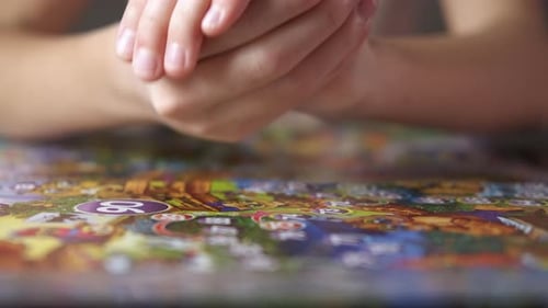 Juego de mesa en la habitación