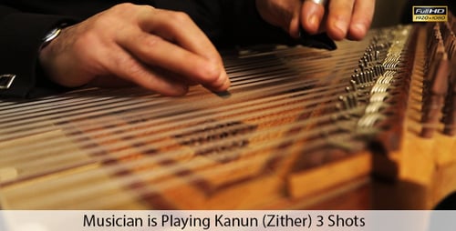 Spielt Kanun (Zither)