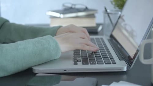 Freelancer mit Laptop-Computer
