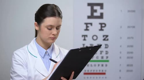 Resultados de la prueba de escritura oculista sonriente y sonriente, buenos resultados de tratamiento