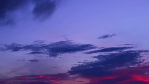 4K UHD: Zeitraffer des schönen Himmels mit Wolken-Hintergrund