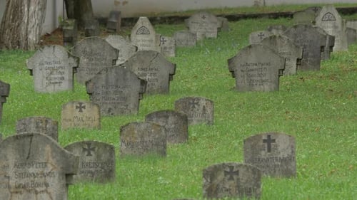 Grabsteine auf einem Friedhof