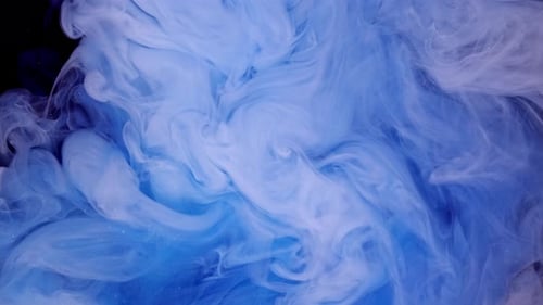 Lebendige bunte lila blau rosa von Acrylfarbe Drop Cloud Motion Textur Hintergrund