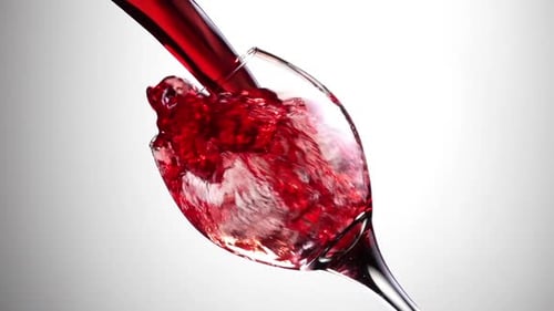 Wein gießt in ein Glas Zeitlupe