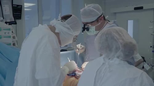 Medizinisches Personal während der Operation