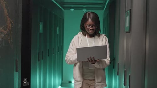 IT Specialist in Data Center