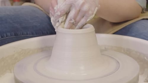 Potter professionnel utilisant Potter Wheel