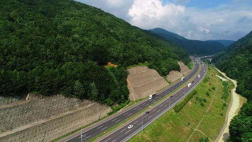 Luftaufnahme des Straßenverkehrs