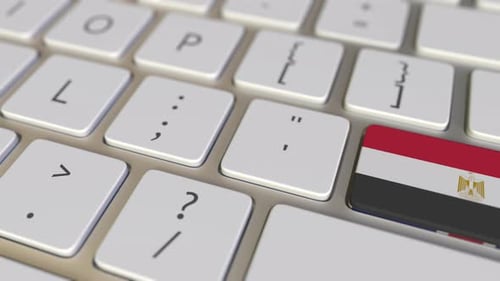 Key with Flag of Egypt Switches to Key with Flag of the UK
