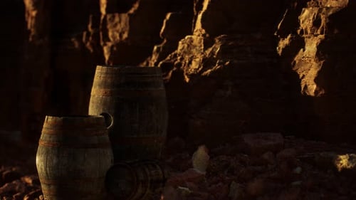 Velhos barris de vinho vintage de madeira perto de Stone Wall em Canyon