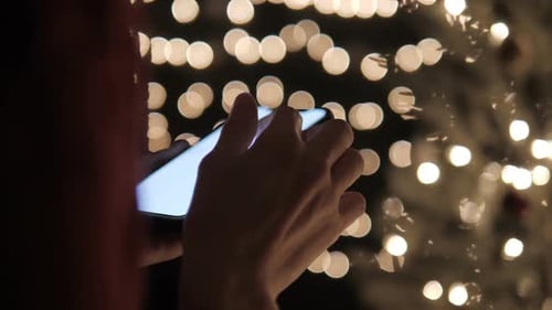 Use Smartphone In Christmas Day