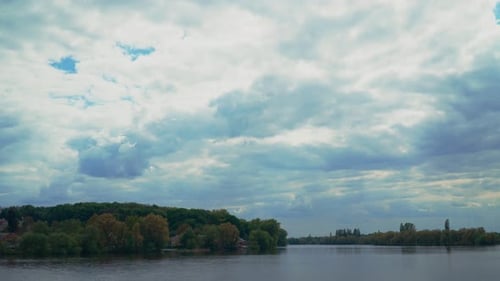 Filmmusik Wolken über dem Fluss