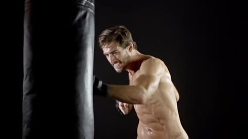 Sportliches Training Boxen für Männer in Zeitlupe