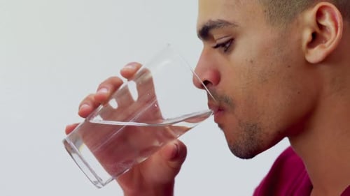 Nahaufnahme von Trinkwasser für Führungskräfte